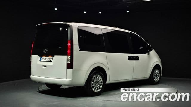 Hyundai Staria 2