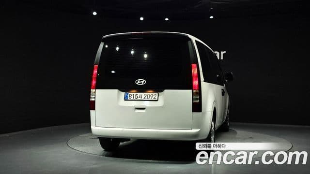 Hyundai Staria 4