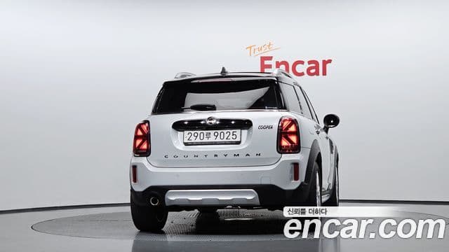 MINI Cooper Countryman 3