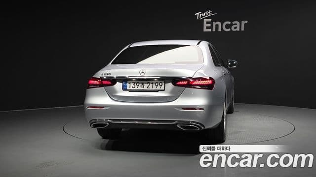 Mercedes-Benz E-Class W213 4