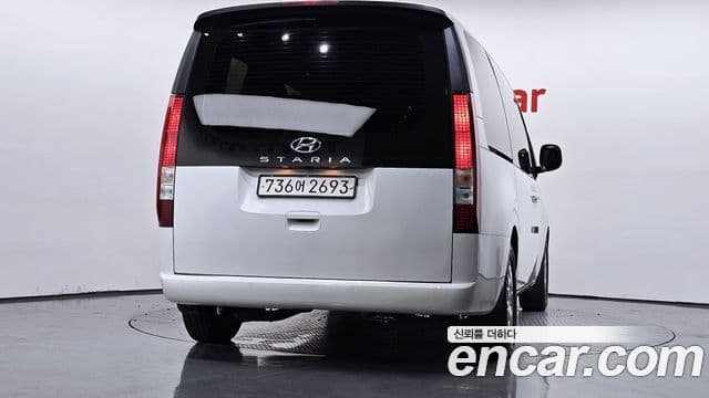Hyundai Staria 4