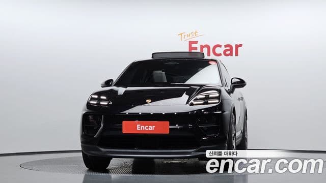 Porsche Macan EV 2