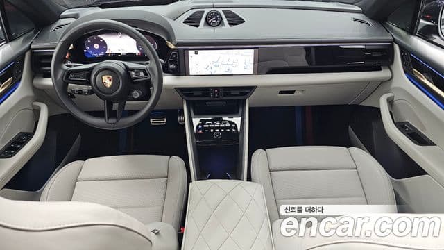 Porsche Macan EV 4