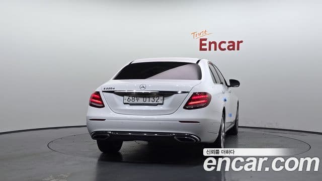 Mercedes-Benz E-Class W213 4