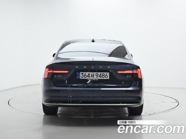Volvo S90 4