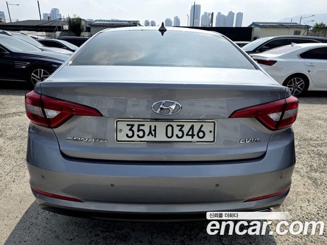 Hyundai LF Sonata 4