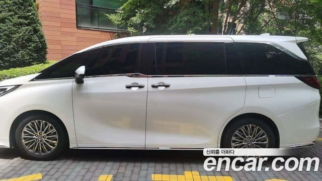 Lexus LM 2nd Gen 2
