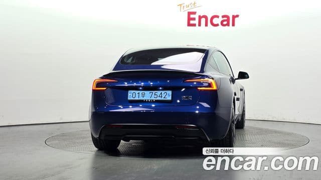 Tesla Model 3 4