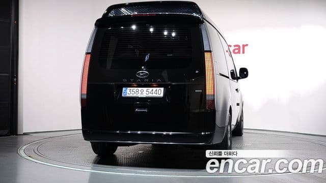 Hyundai Staria 4