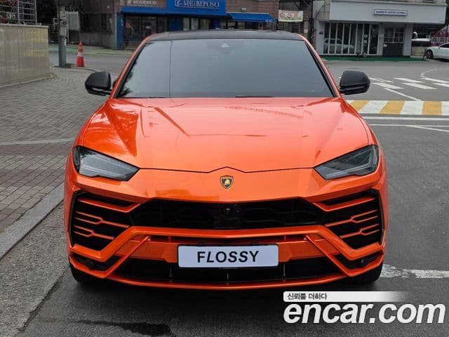 Lamborghini Urus 3