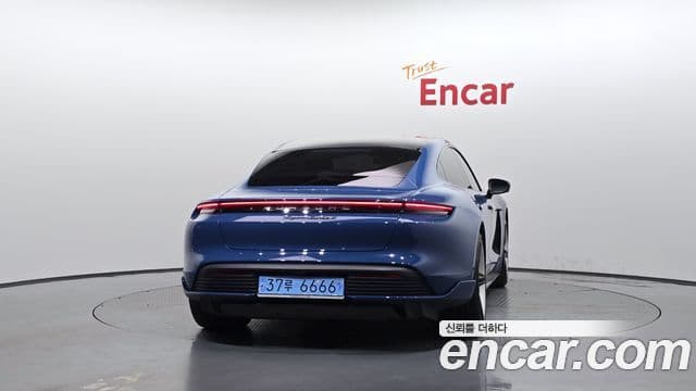 Porsche Taycan 4