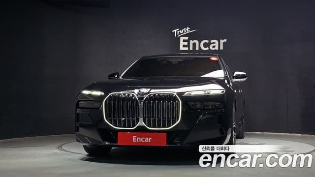 BMW 7 Series (G70) 3