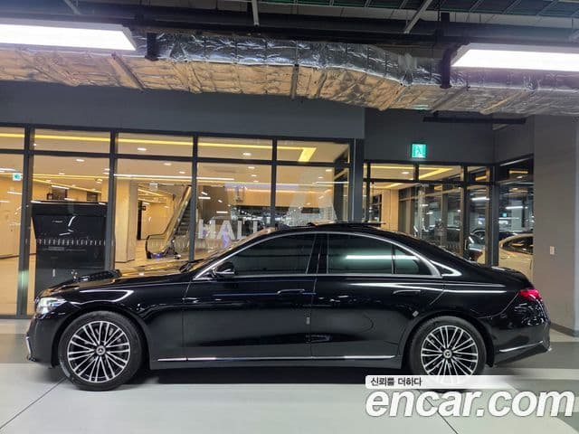 Mercedes-Benz S-Class W223 3