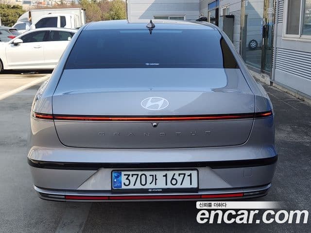 Hyundai Grandeur (GN7) 4