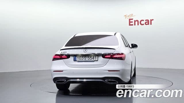 Mercedes-Benz E-Class W213 4