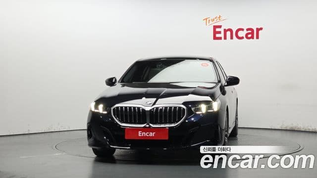 BMW 5 Series (G60) 2