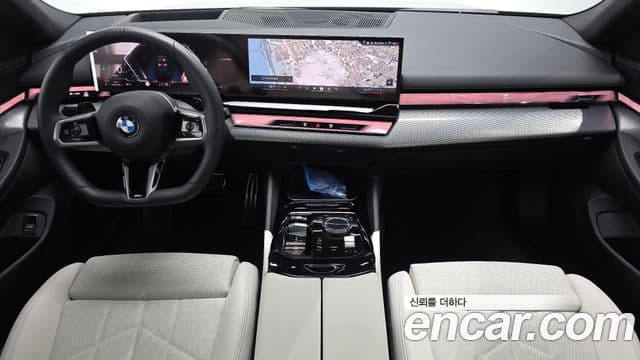 BMW 5 Series (G60) 4