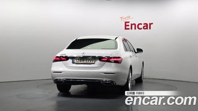 Mercedes-Benz E-Class W213 4