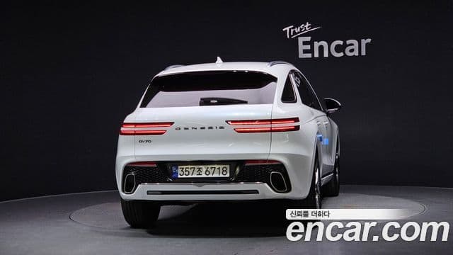 Genesis GV70 3