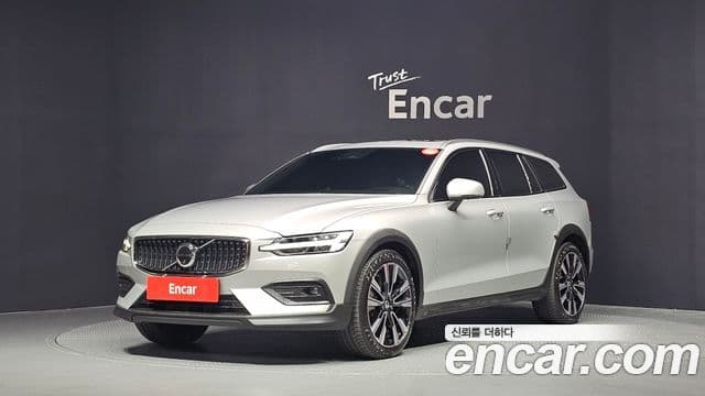 Volvo V60 Cross Country 2nd Gen 1