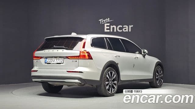 Volvo V60 Cross Country 2nd Gen 2