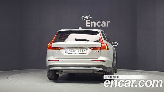 Volvo V60 Cross Country 2nd Gen 4