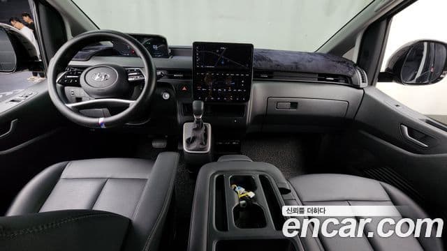 Hyundai Staria 4