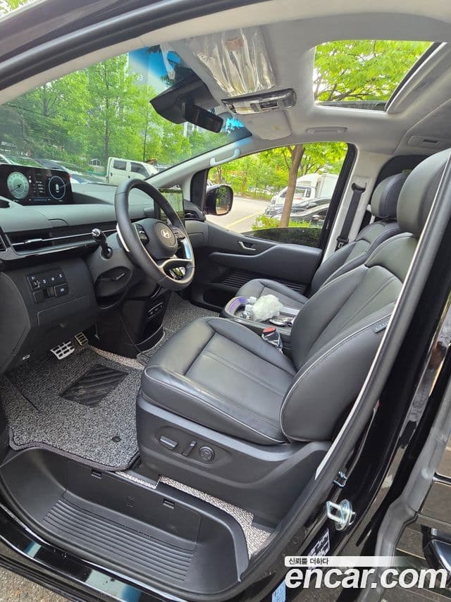 Hyundai Staria 2
