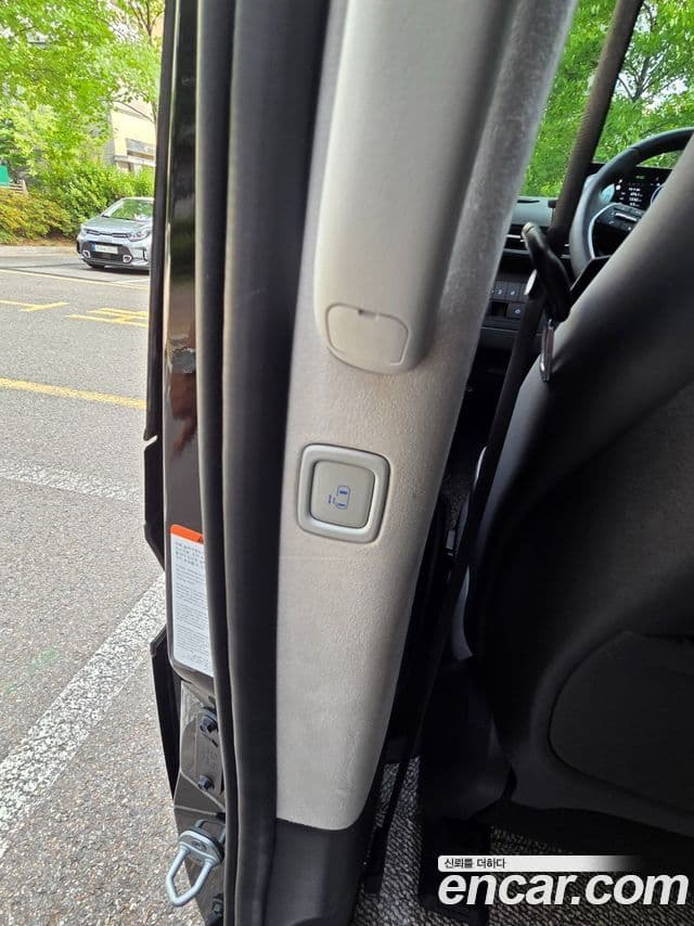 Hyundai Staria 4