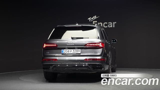 Audi Q7 (4M) 3