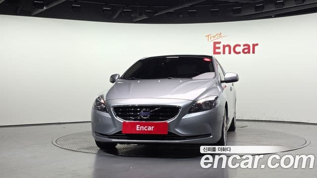 Volvo V40 3