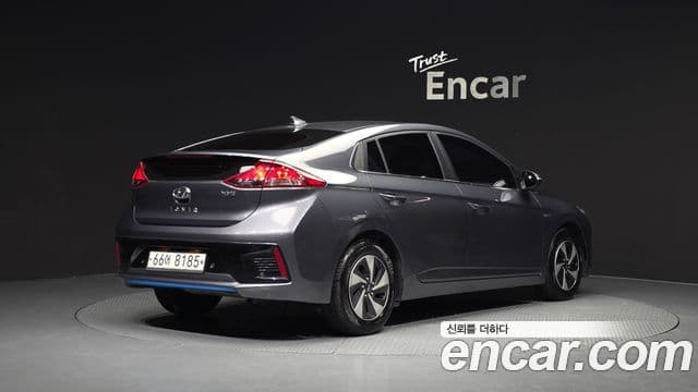 Hyundai Ioniq Hybrid 2