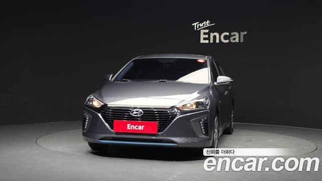 Hyundai Ioniq Hybrid 3