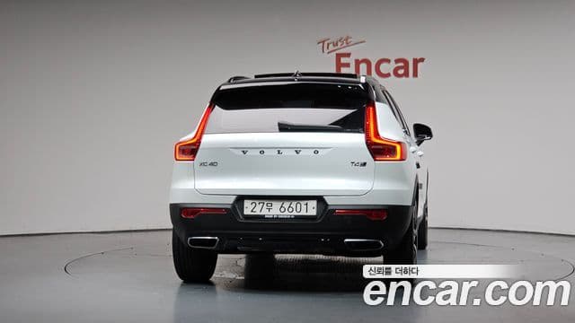 Volvo XC40 3