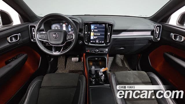 Volvo XC40 4
