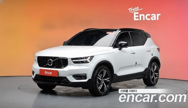 Volvo XC40 — 1