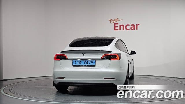 Tesla Model 3 4