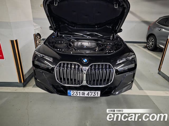 BMW 7 Series (G70) 4
