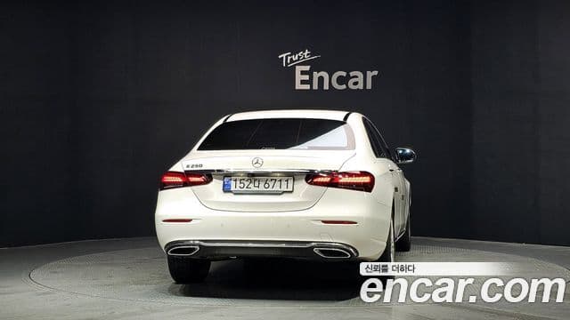 Mercedes-Benz E-Class W213 4