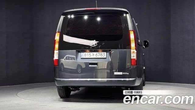 Hyundai Staria 4