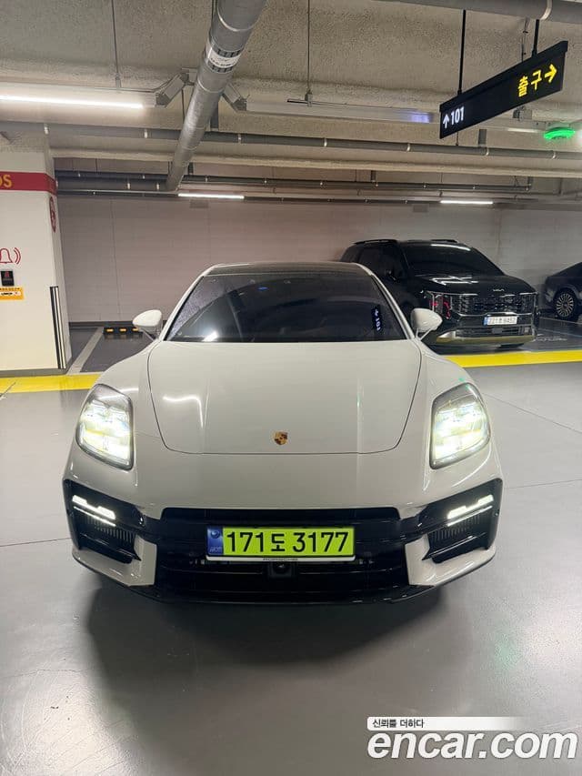 Porsche Panamera (976) 1