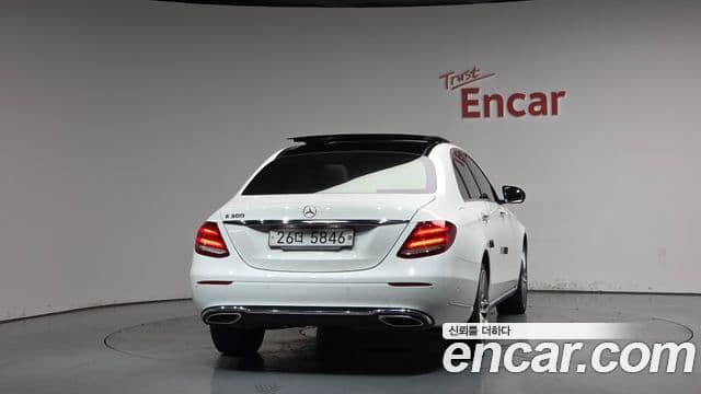 Mercedes-Benz E-Class W213 4