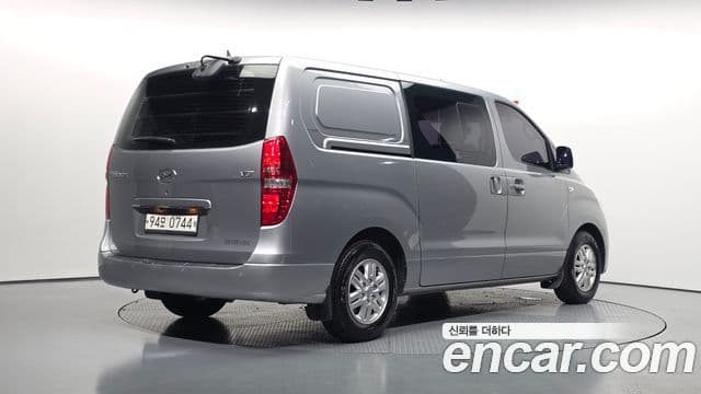 Hyundai Grand Starex 2