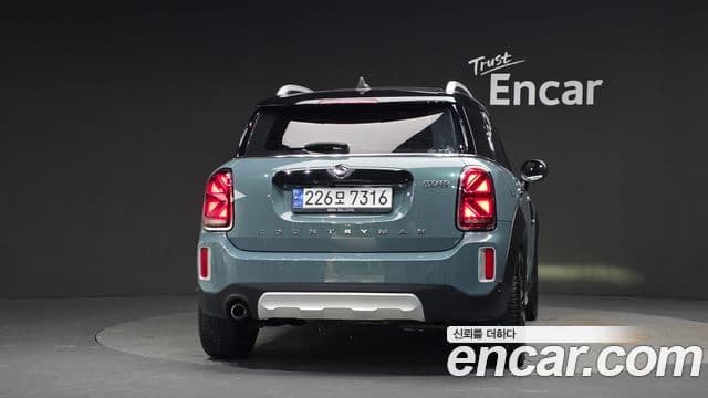 MINI Cooper Countryman 3