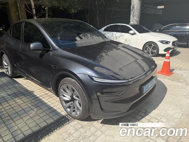 Tesla Model Y 1