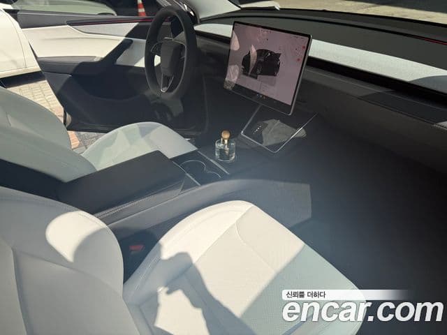 Tesla Model Y 2