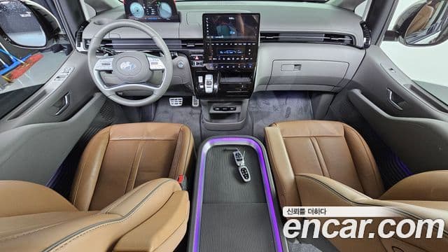 Hyundai Staria 4