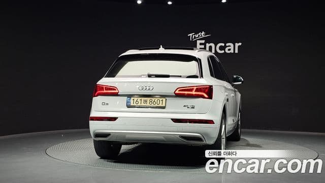 Audi Q5 (FY) 3