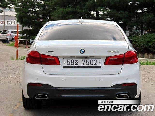 BMW 5 Series (G30) 4