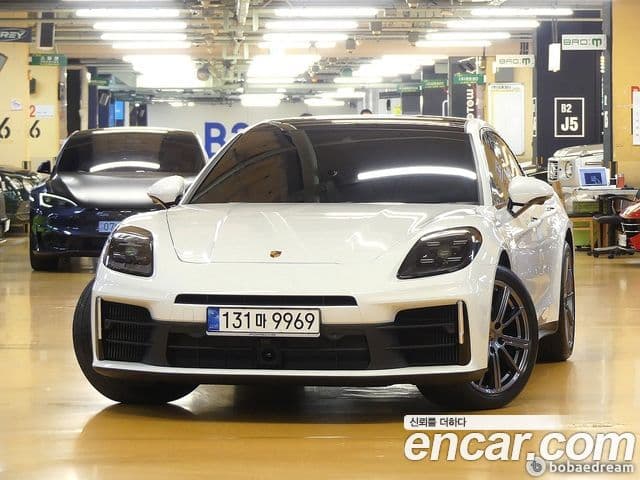 Porsche Panamera (976) 3